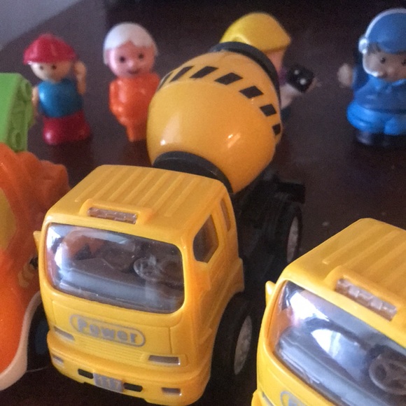 Awesome construction/car toy lot with little characters  too! - Picture 4 of 6